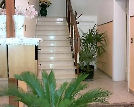 In Centro 3* 圣贝内代托-德尔特龙托